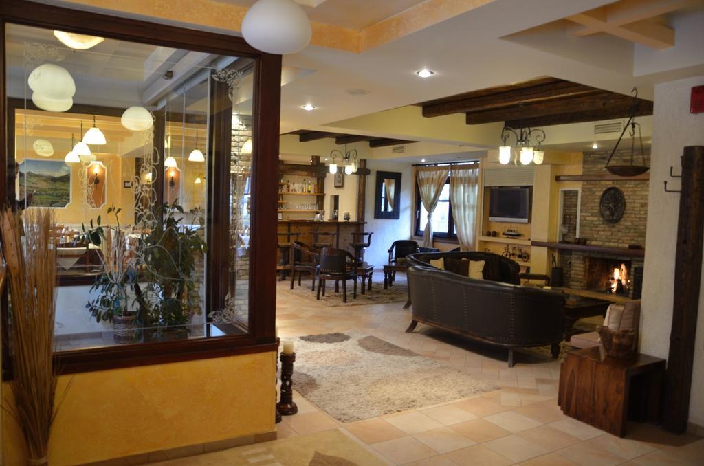 Anesis Hotel Kalavryta Buitenkant foto