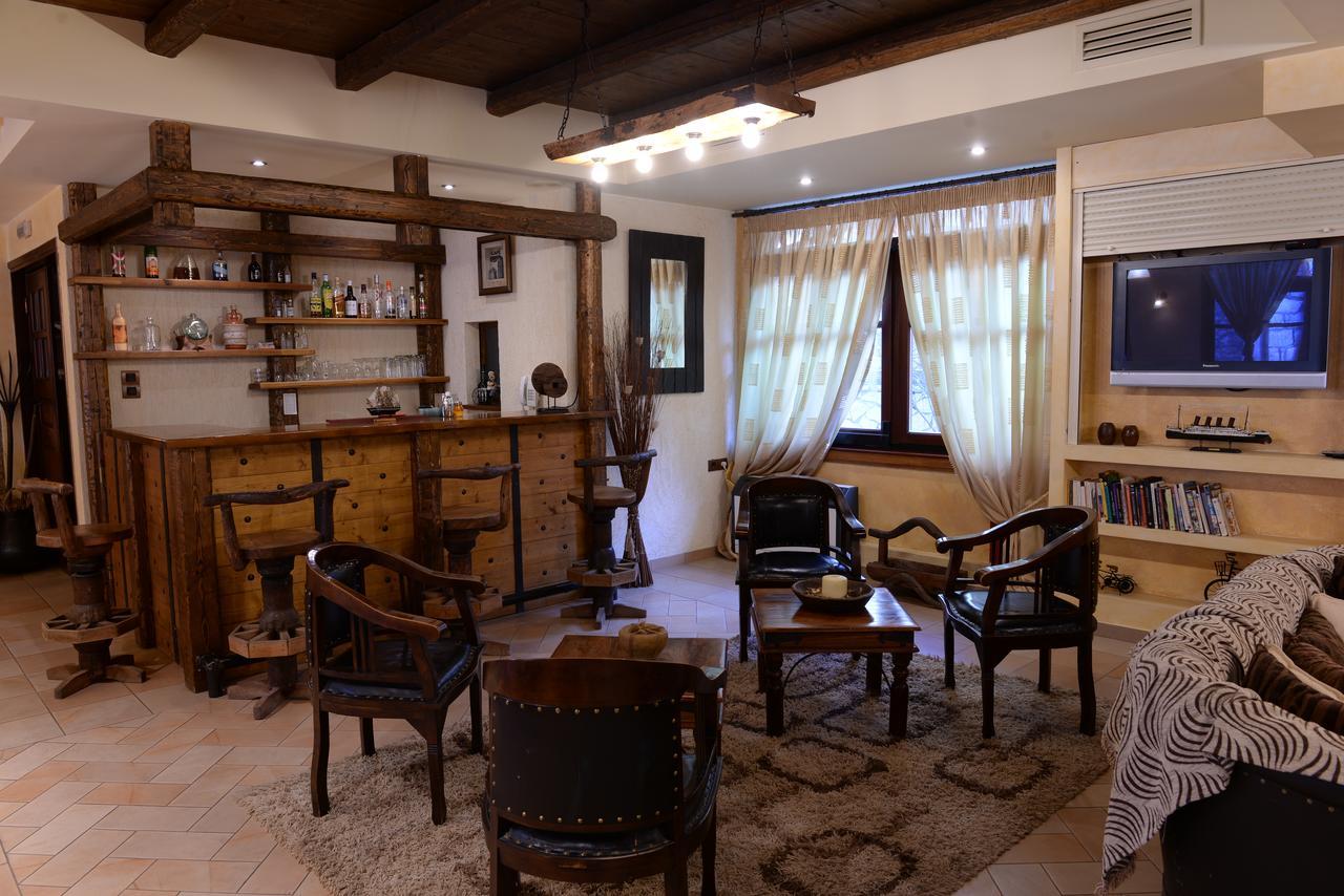 Anesis Hotel Kalavryta Buitenkant foto